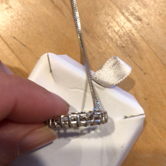 🎉HP🎉1 CT.Diamond Circle Pendant w/25 Brilliant R - Picture 3 of 5